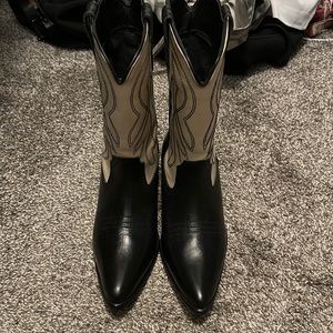 UO Leena Cowboy Boot